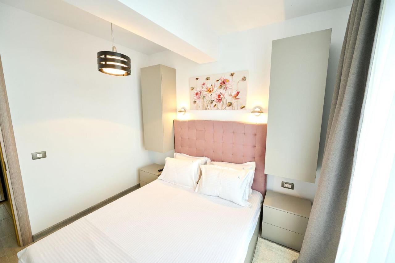 Royale Sundance Studio 7 Beach Spa & Pool Mamaia Nord Bagian luar foto