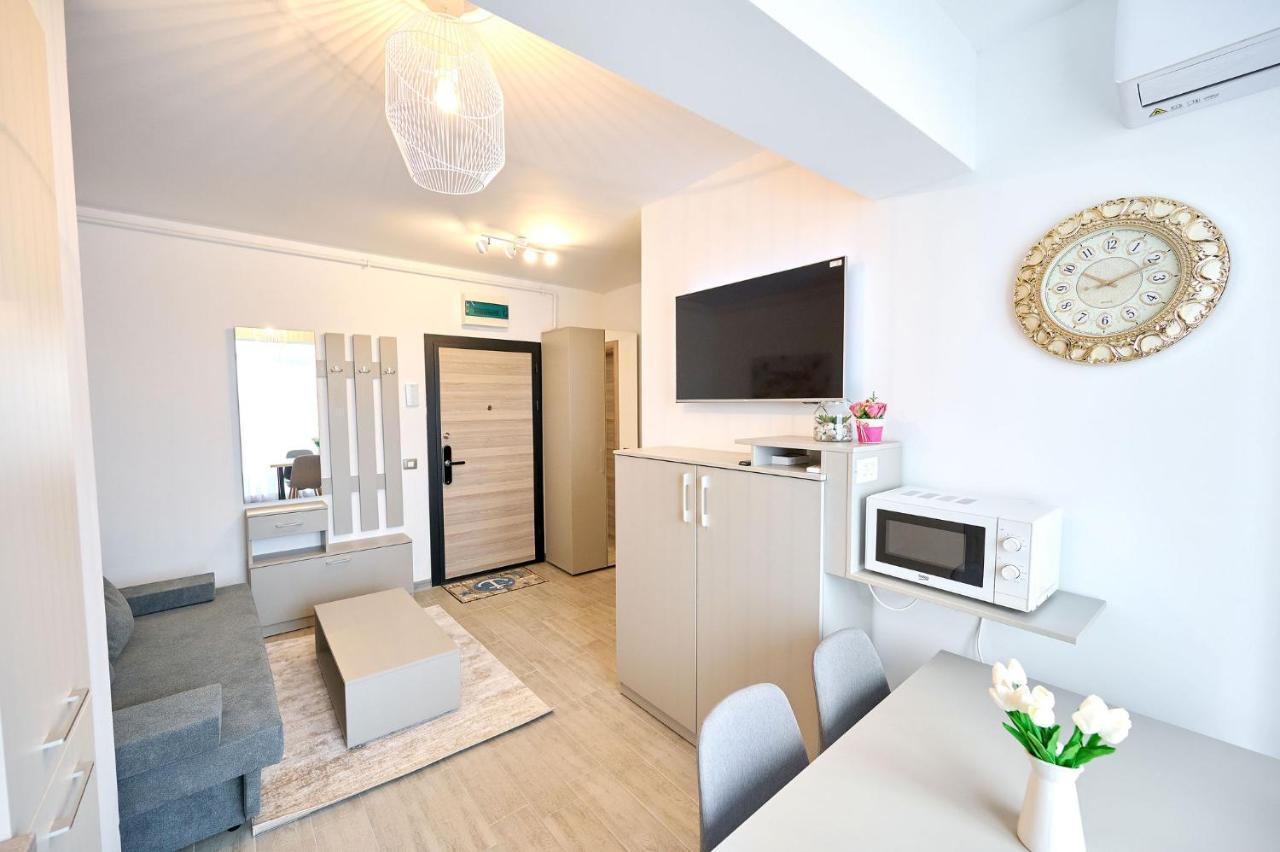 Royale Sundance Studio 7 Beach Spa & Pool Mamaia Nord Bagian luar foto