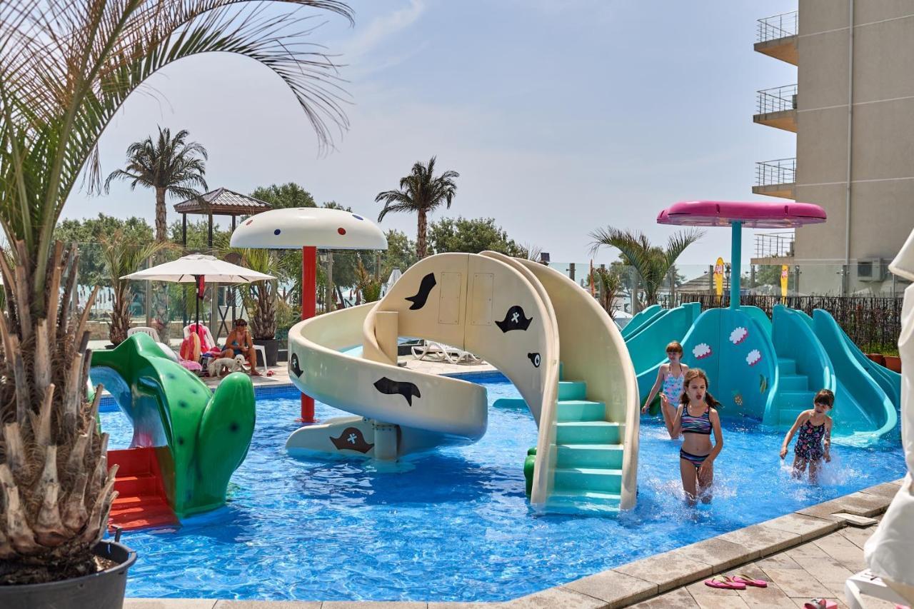 Royale Sundance Studio 7 Beach Spa & Pool Mamaia Nord Bagian luar foto