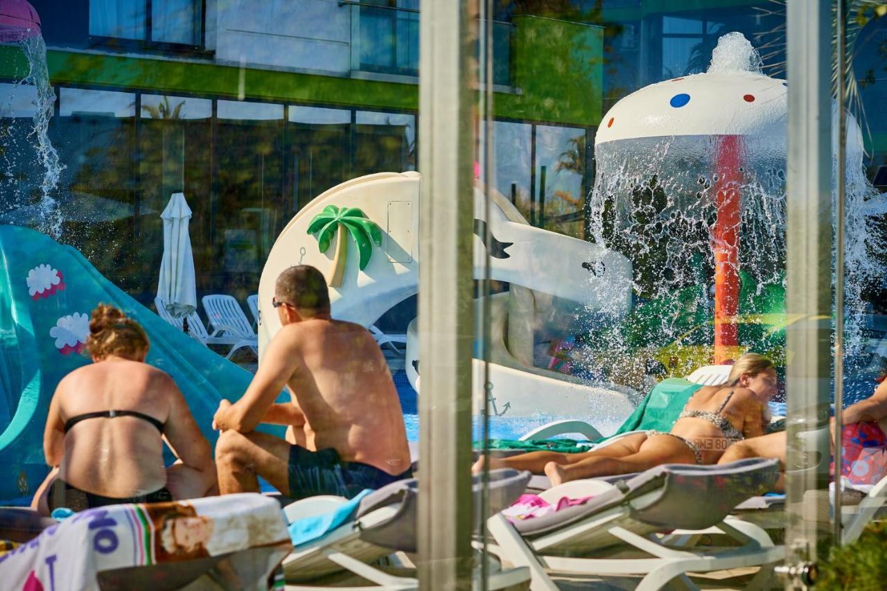 Royale Sundance Studio 7 Beach Spa & Pool Mamaia Nord Bagian luar foto