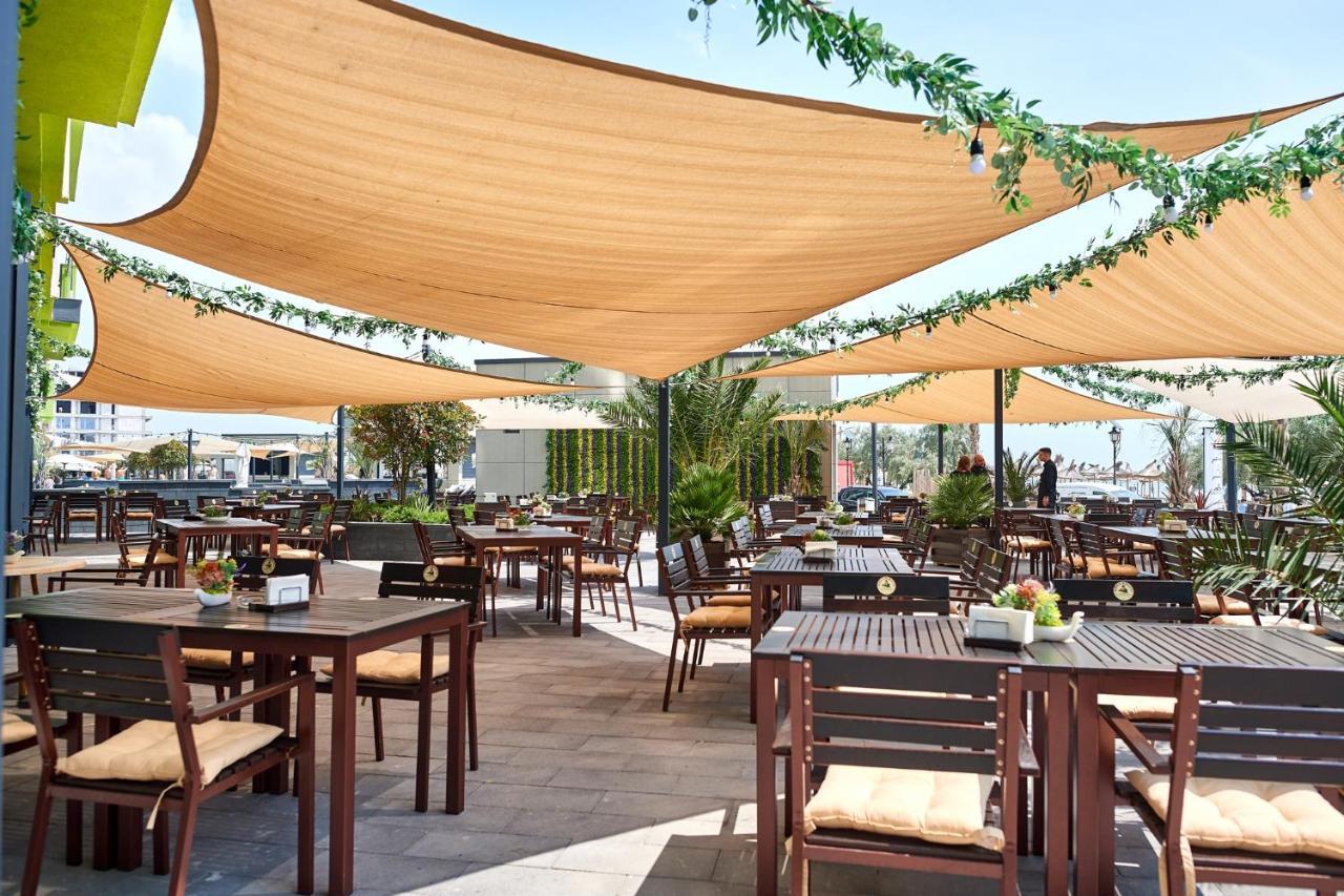 Royale Sundance Studio 7 Beach Spa & Pool Mamaia Nord Bagian luar foto