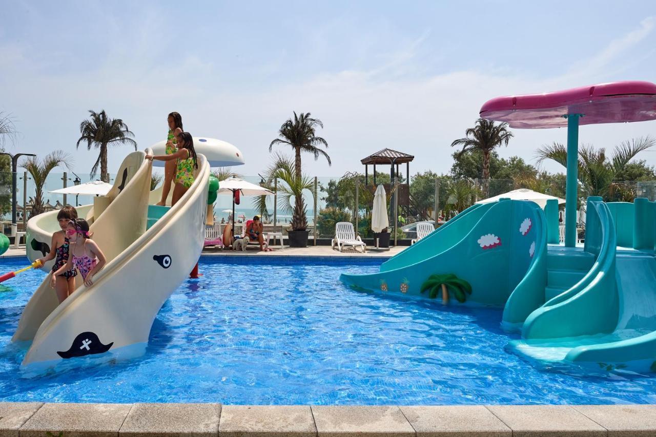Royale Sundance Studio 7 Beach Spa & Pool Mamaia Nord Bagian luar foto